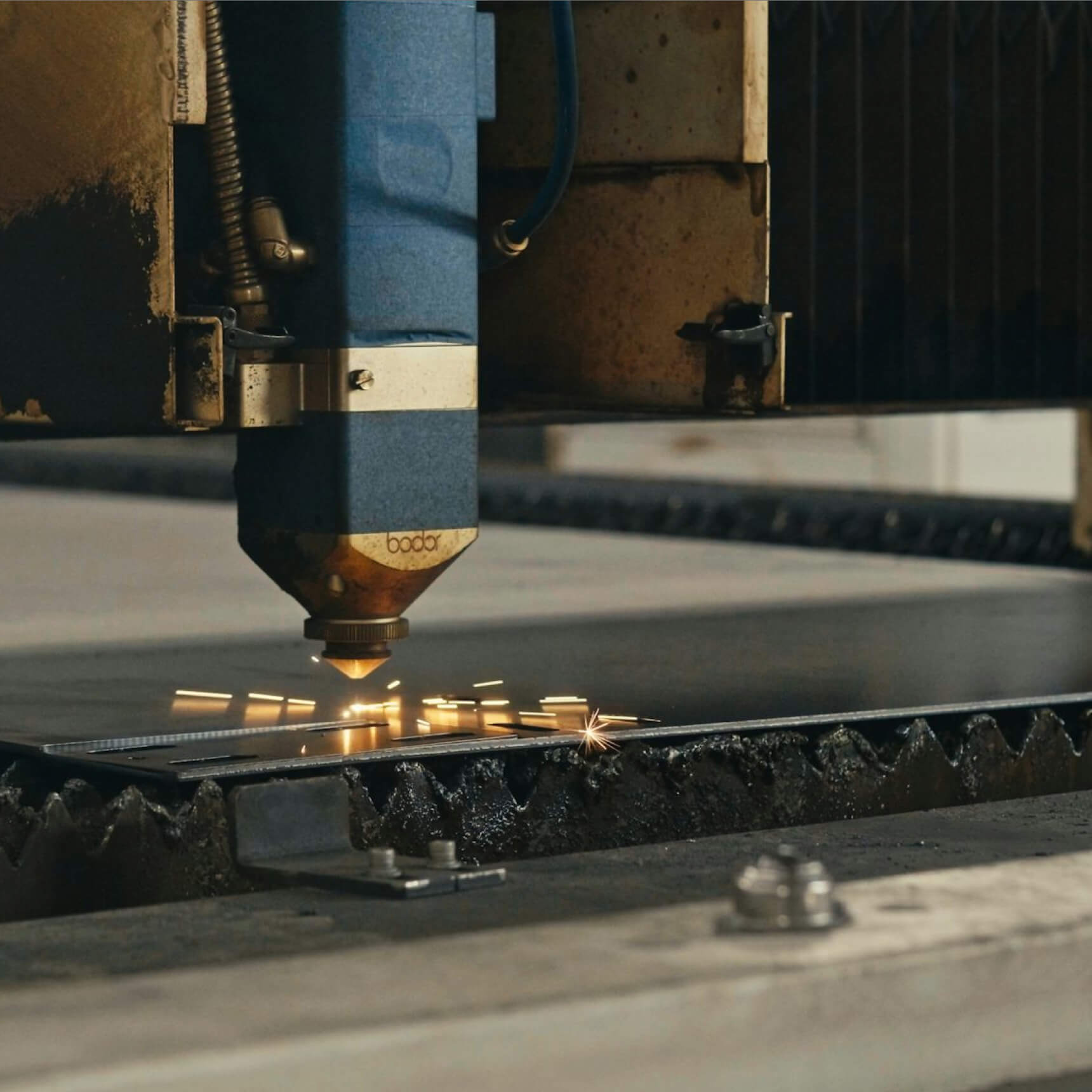 Laser cutting machine